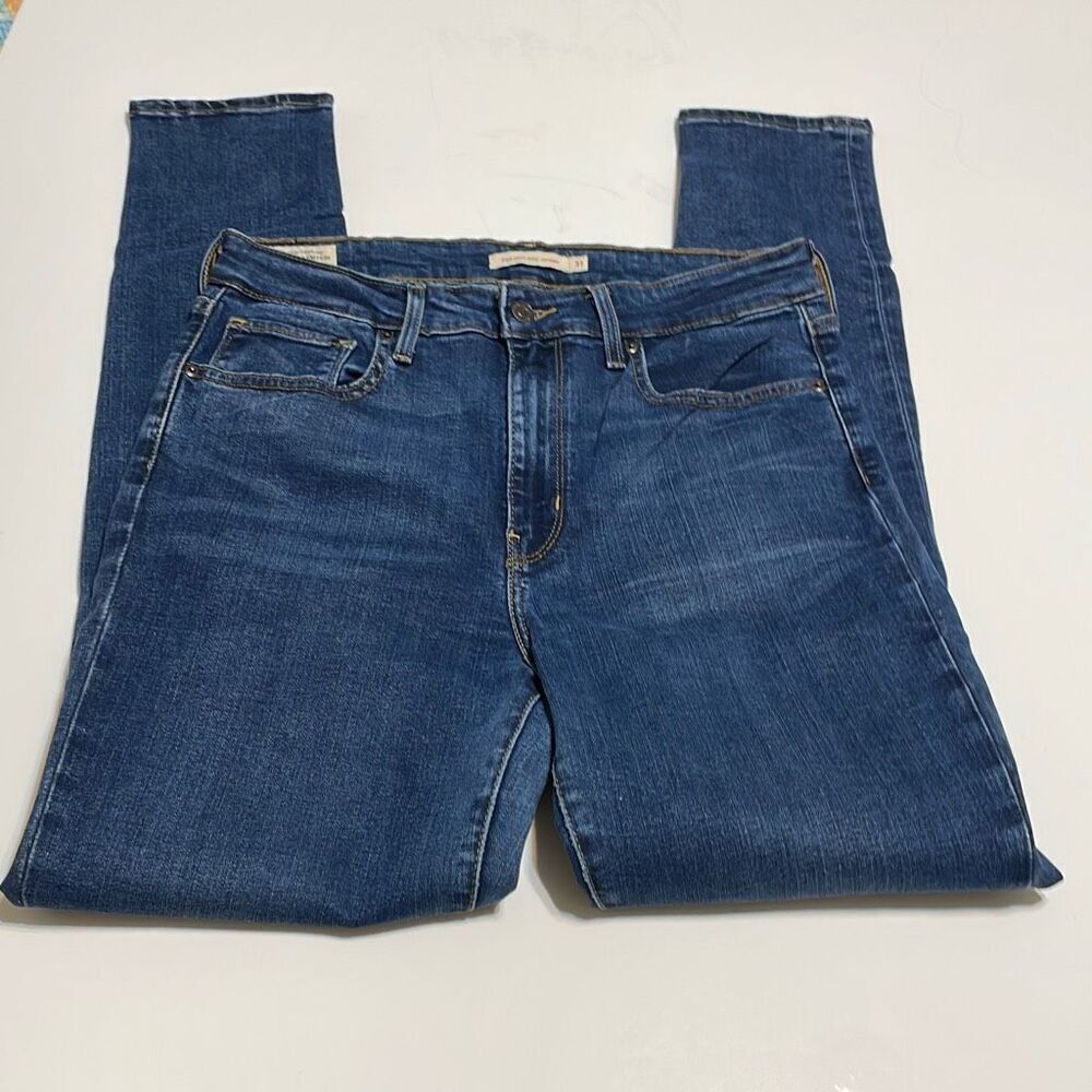 Levis 721 High Rise Skinny, dark wash, 5 pocket. Size 31/12. Awesome